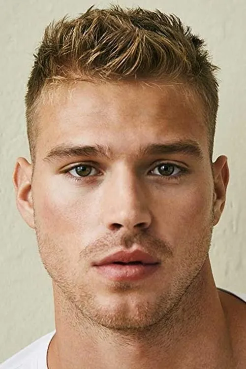 Foto de perfil del actor Matthew Noszka en el reparto