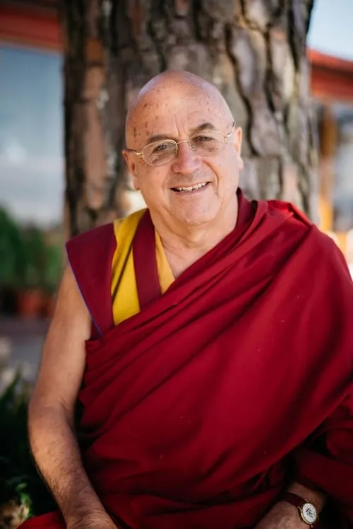 Matthieu Ricard interpretando a Self - Buddhist Monk