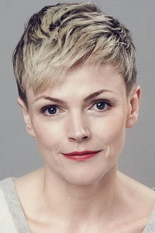 Maxine Peake interpretando a 