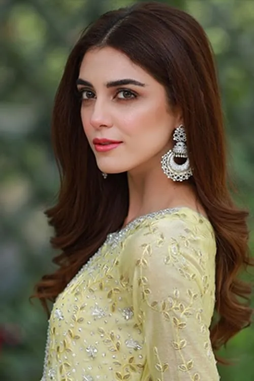 Maya Ali interpretando a Anya