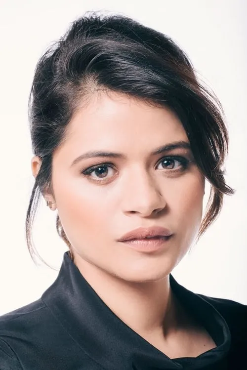 Melonie Diaz interpretando a Veronica/Lisa