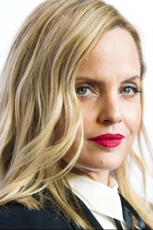 Mena Suvari interpretando a Katrina