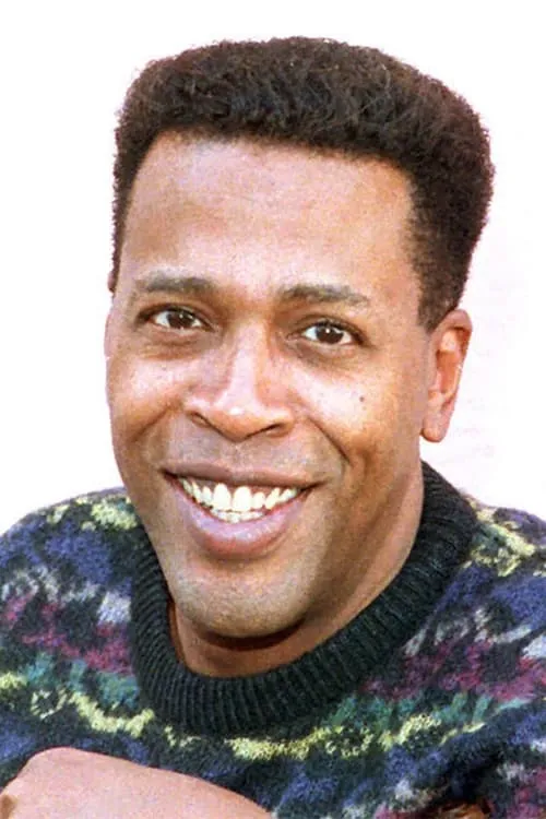 Meshach Taylor interpretando a Sam (Shoe Shine Man)