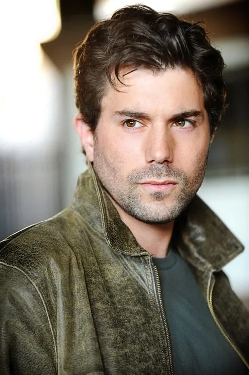 Foto de perfil del actor Micah Sloat en el reparto