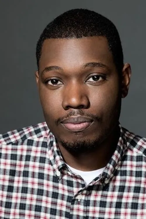 Michael Che interpretando a Himself