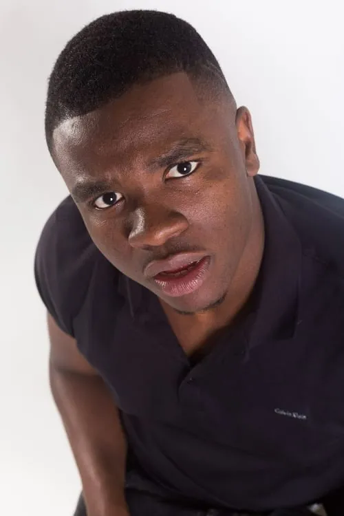 Michael Dapaah interpretando a Bullly