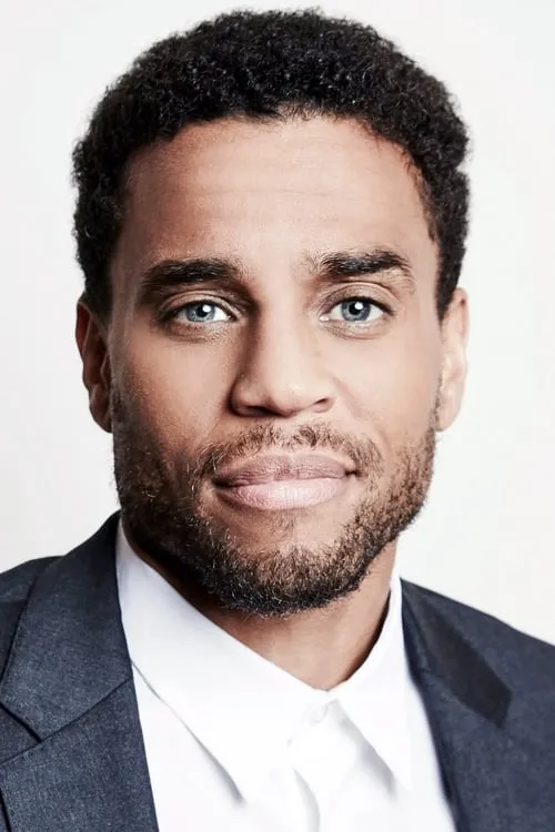 Michael Ealy interpretando a Dominic