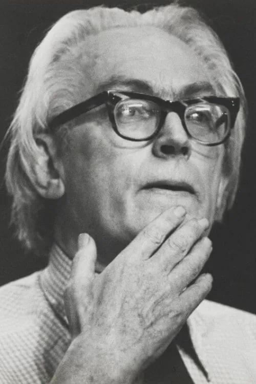 Michael Foot interpretando a Self