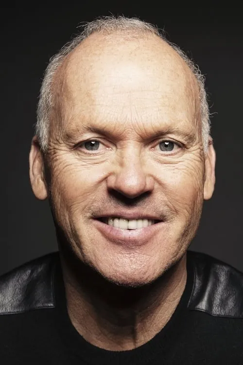 Michael Keaton interpretando a Walter Malby