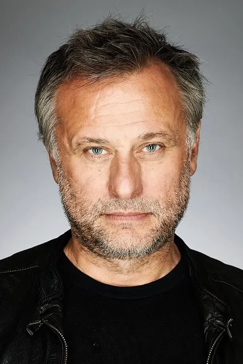 Michael Nyqvist interpretando a Christoffer