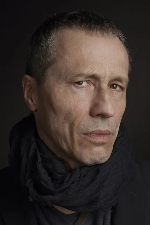 Michael Wincott interpretando a Frankie McGregor