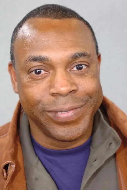 Michael Winslow interpretando a Police Detective