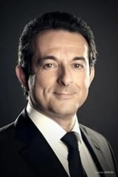 Michel Guidoni interpretando a Nicolas Sarkozy (voice)