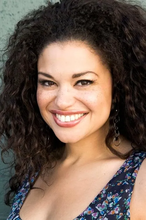 Michelle Buteau interpretando a Nurse