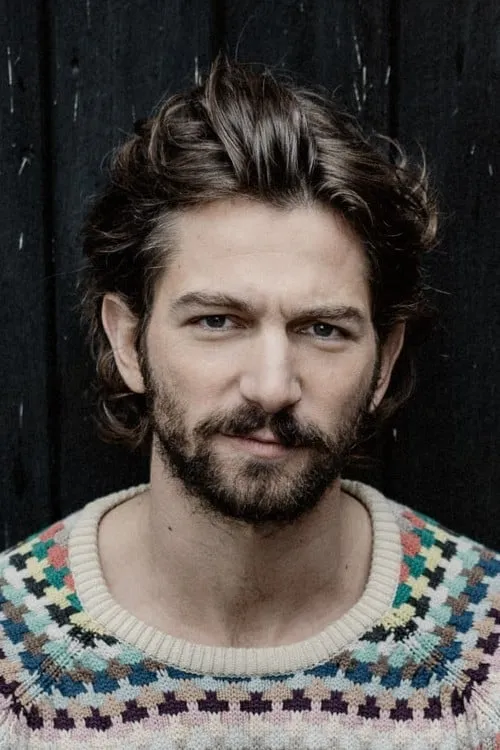 Michiel Huisman en el reparto