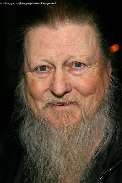 Mickey Jones interpretando a Big Guy