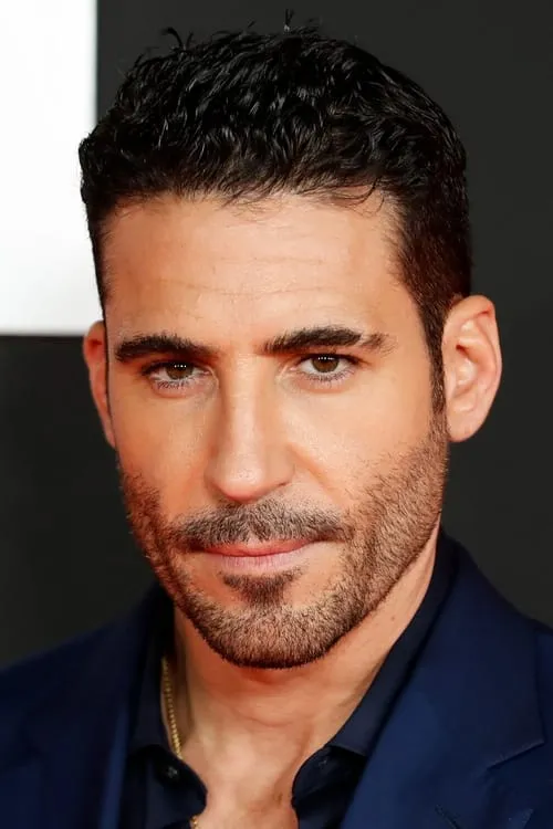 Miguel Ángel Silvestre interpretando a Ilan