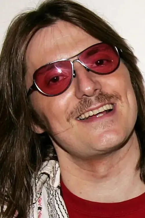 Mitch Hedberg interpretando a Lee