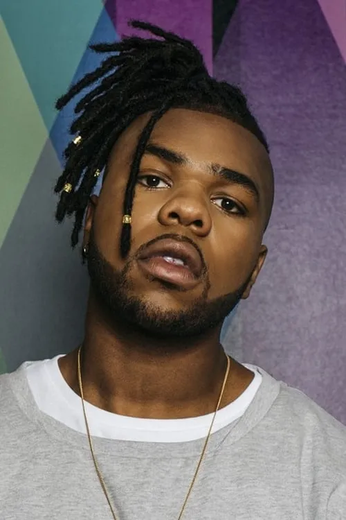 MNEK interpretando a 