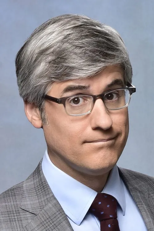 Mo Rocca interpretando a Self