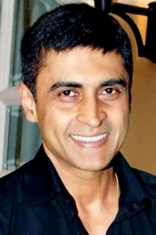 Akshay Kumar ha trabajado con Mohnish Behl en 3 ocasiones