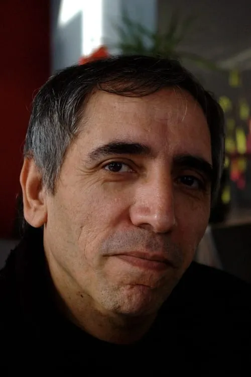 Mohsen Makhmalbaf interpretando a Himself