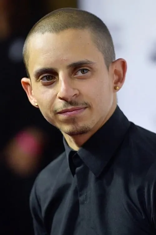 Moisés Arias interpretando a 