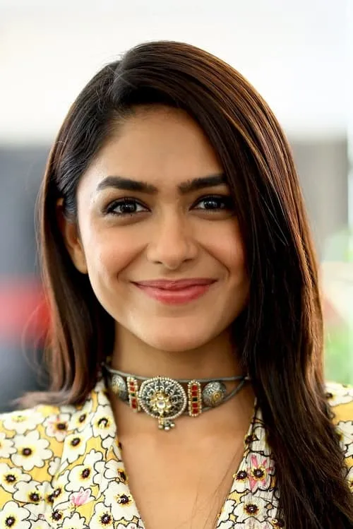 Mrunal Thakur interpretando a Sonia