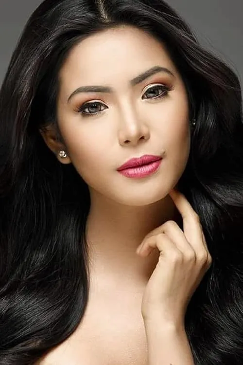 Actor Myrtle Sarrosa