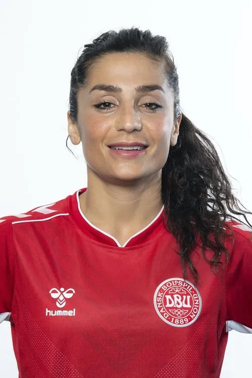 Nadia Nadim interpretando a 