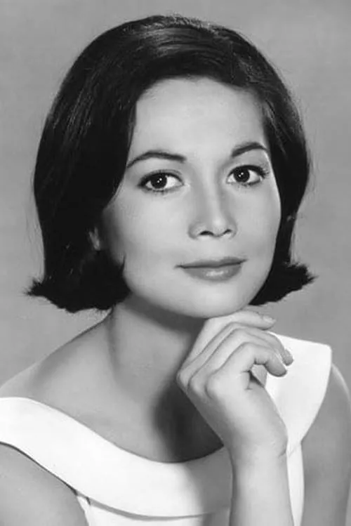 Nancy Kwan interpretando a Noriko Sakura