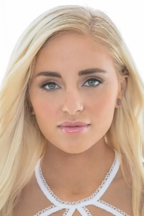 Foto de perfil del actor Naomi Woods en el reparto