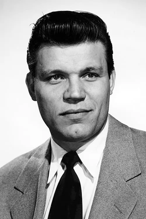 Neville Brand interpretando a Cal Shepherd