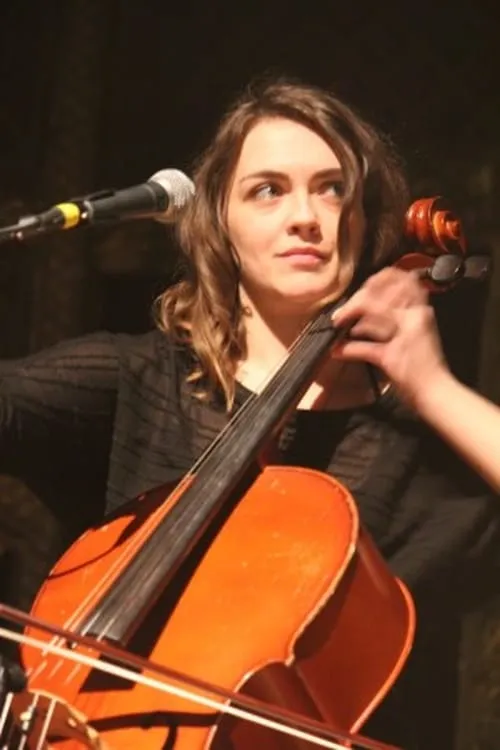 Neyla Pekarek interpretando a 