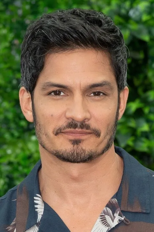 Nicholas Gonzalez interpretando a 