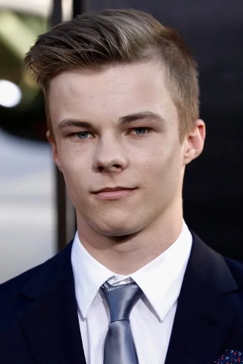 Nicholas Hamilton en el reparto