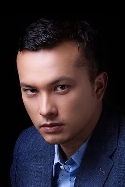 Nicholas Saputra interpretando a Aa' Penjual DVD