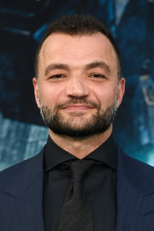 Long Tran ha trabajado con Nick E. Tarabay en 1 ocasiones