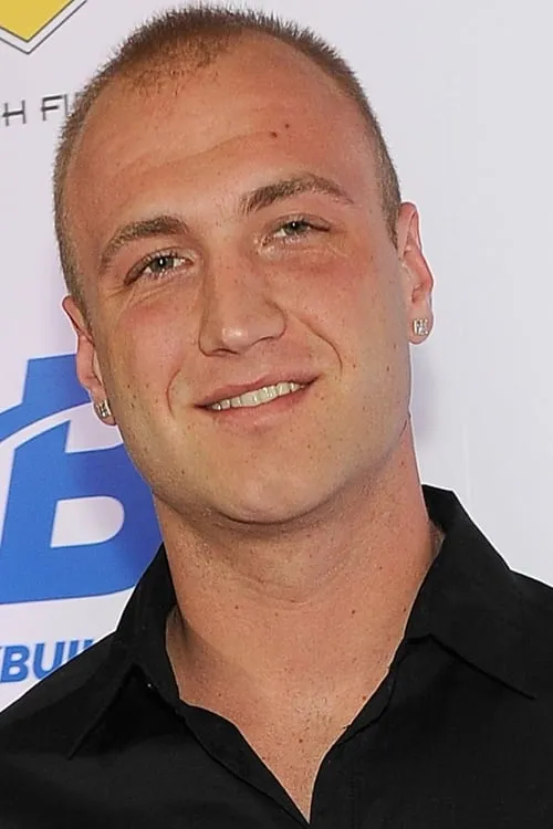 Nick Hogan interpretando a Tyler