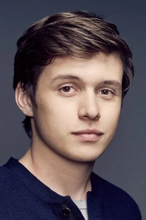 Nick Robinson interpretando a Stu Beckell