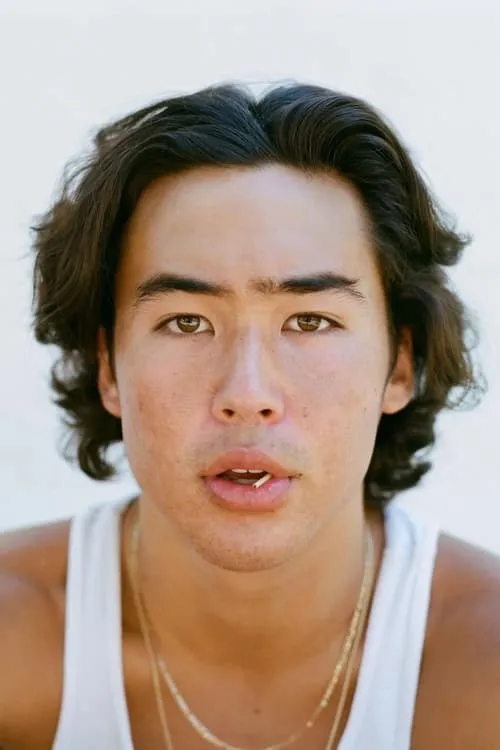 Nico Hiraga interpretando a Himself