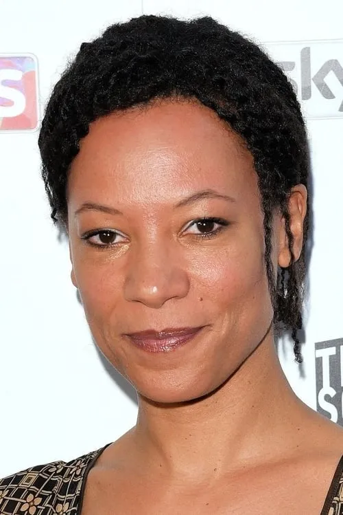 Nina Sosanya interpretando a Sinead Burns