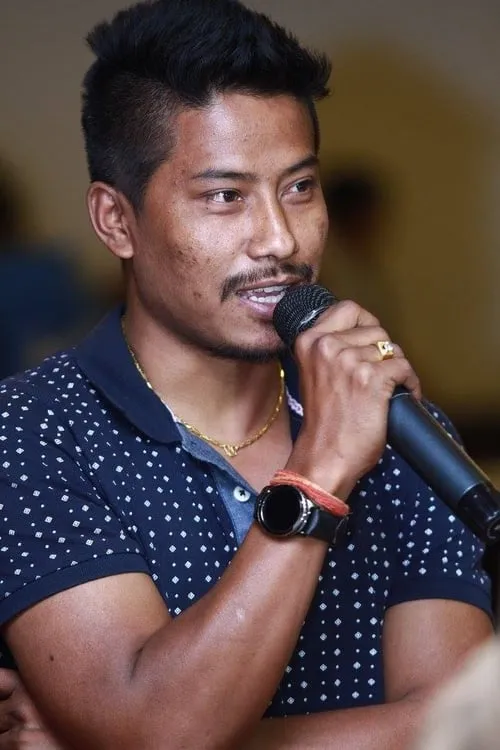 Nischal Basnet interpretando a 