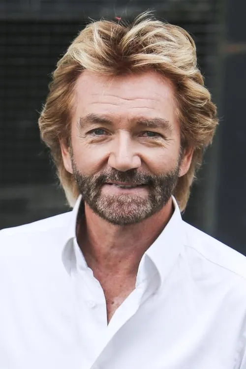 Noel Edmonds interpretando a Self (archive material)