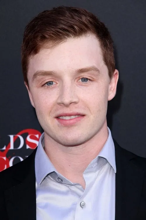 Noel Fisher interpretando a Jay