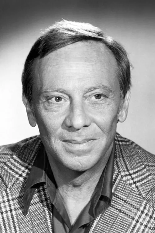 Norman Fell interpretando a Garvin