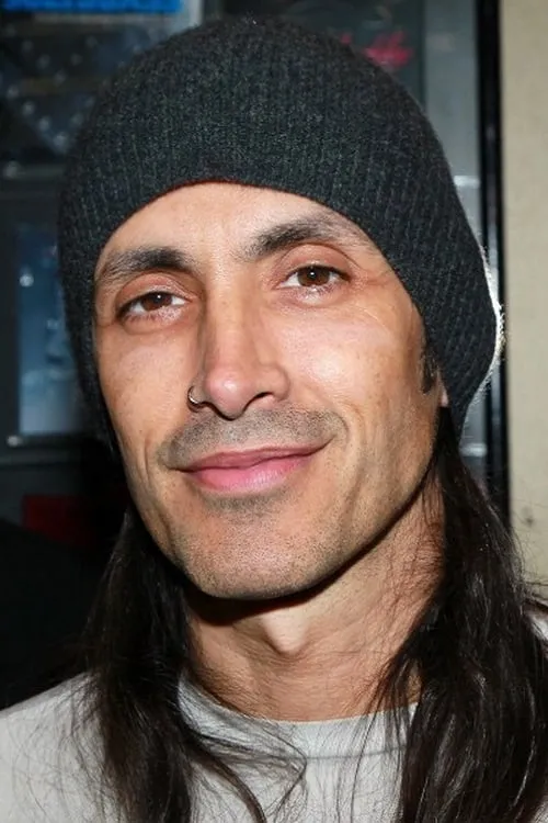 Nuno Bettencourt interpretando a Self