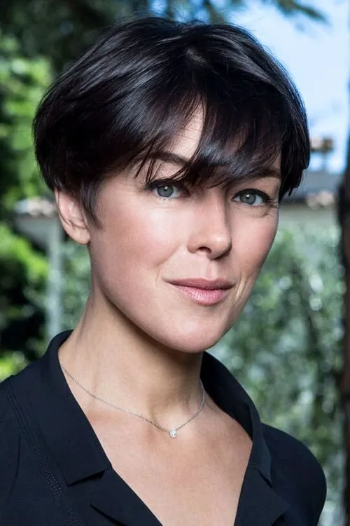 Olivia Williams interpretando a Zoe