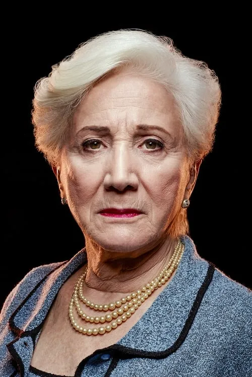 Olympia Dukakis interpretando a Mrs. Vacarri