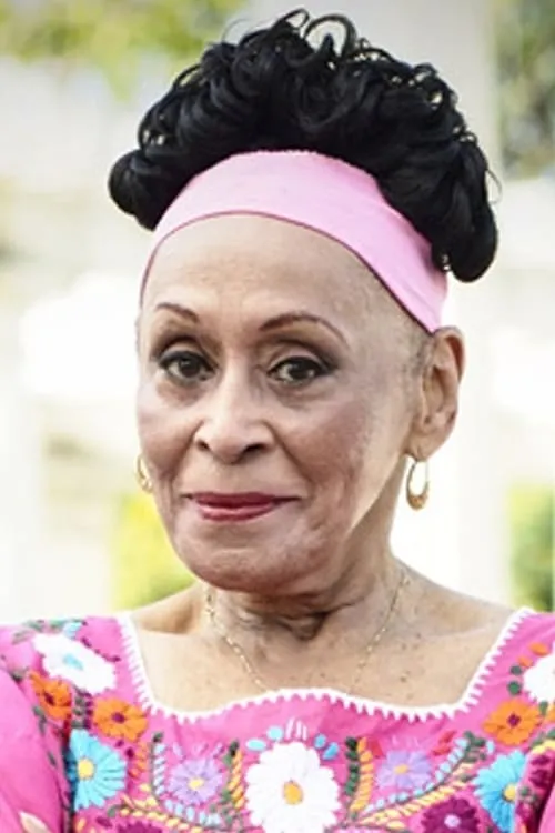 Omara Portuondo interpretando a 